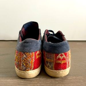 Howstey Navy Leather Embroidered Sneaker